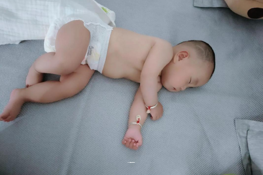 海口宝宝老打喷嚏怎么办